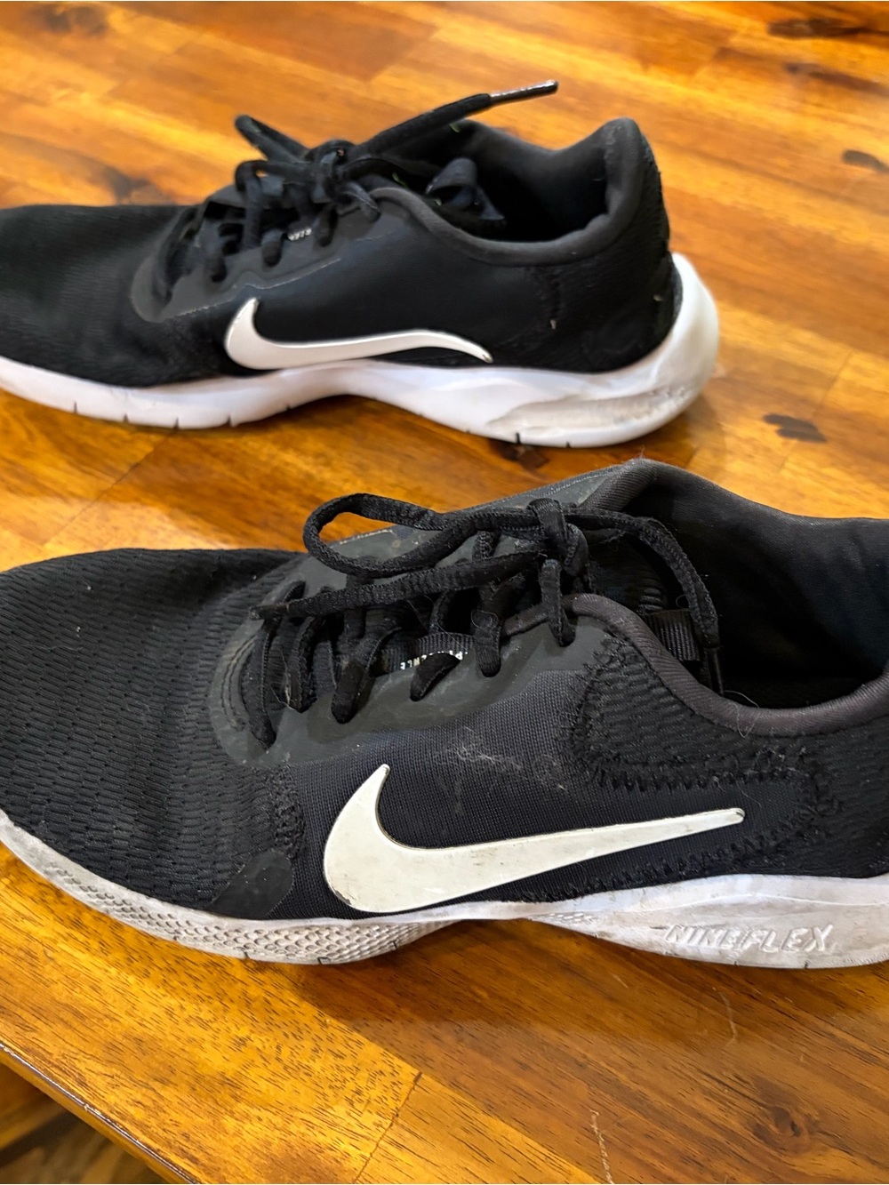 Nike Black and White Women’s Athletic Sneakers. Size 7. - Picture 3 of 7